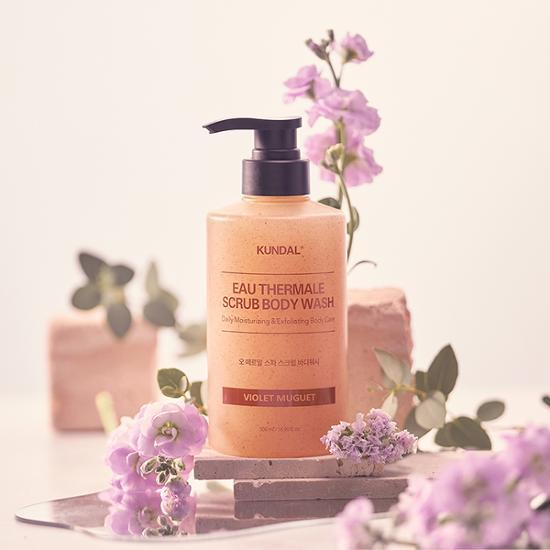 Eau Thermale Scrub Body Wash 500ml (Violet Muguet) by KUNDAL at GWENCHANDA Korean Cosmetics Shop - 4