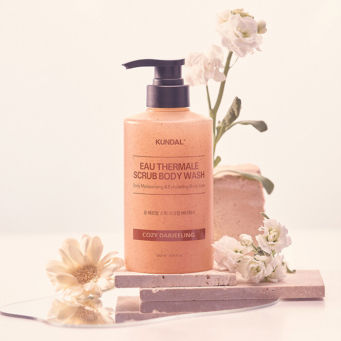 Eau Thermale Scrub Body Wash 500ml (Cozy Darjeeling) by KUNDAL at GWENCHANDA Korean Cosmetics Shop - 1